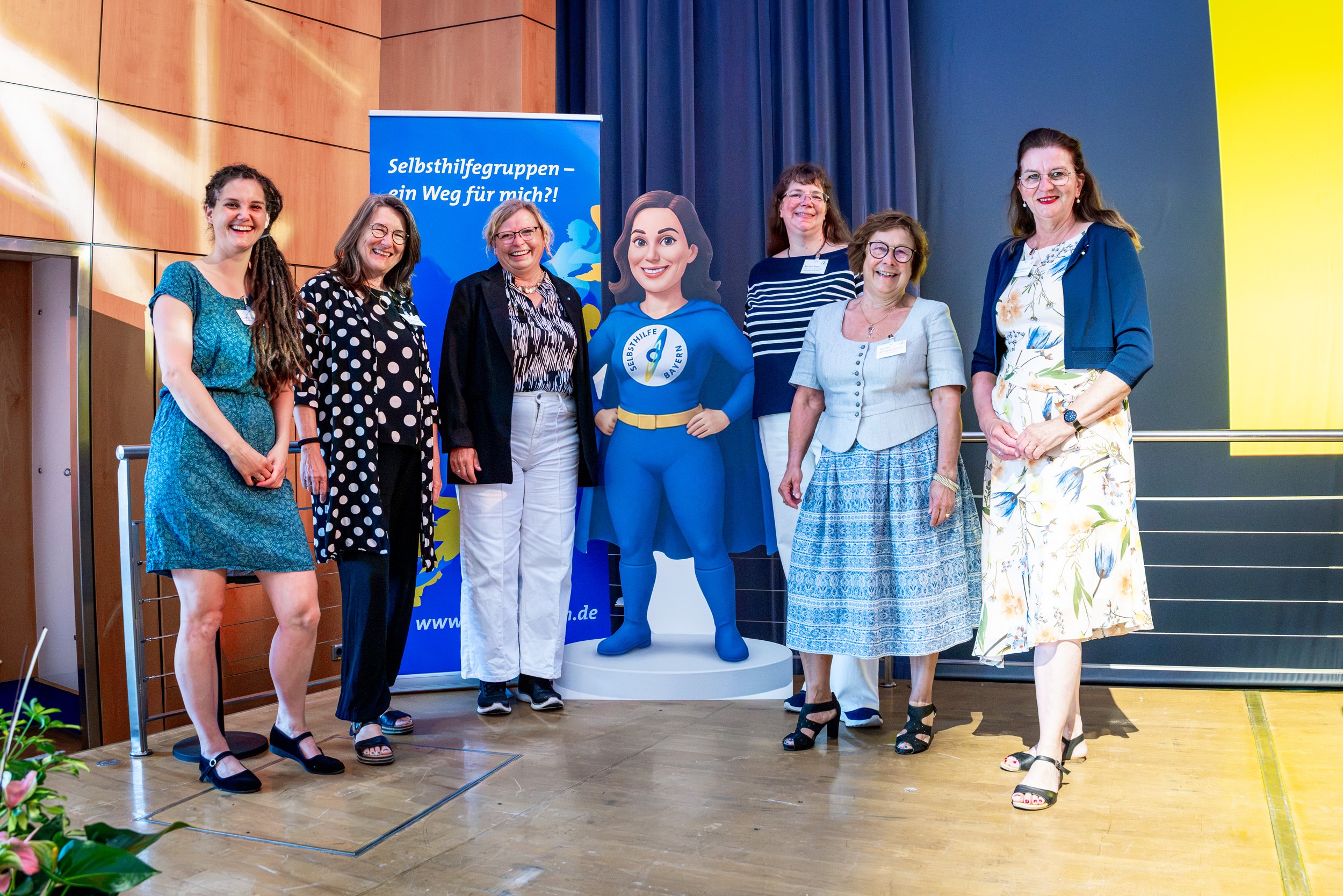 Foto: Steffie Greskötter, v.l.n.r.: Stefanie Hoßfeld und Theresa Keidel Seko Bayern, Gabi Schmidt, Ehrenamtsbeauftragte, Kerstin Bauer, Kontaktstelle für Selbsthilfegruppen in Amberg, Renate Mitleger-Lehner und Gudrun Hobrecht, Vorstand Seko Bayern e.V.